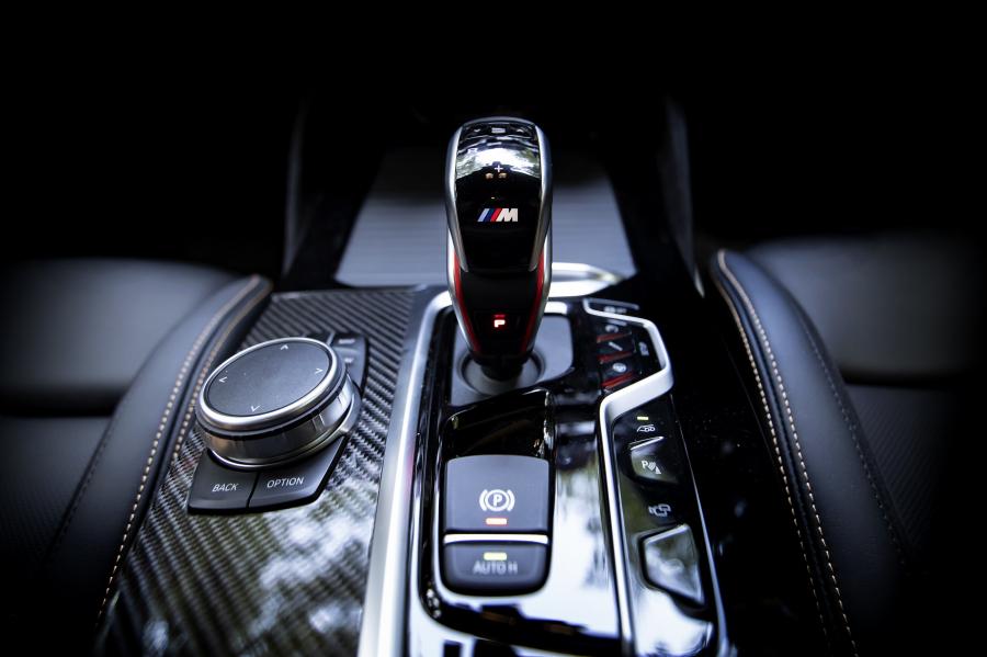 Детали интерьера BMW X3 M Competition (F97) 2019 года  (JP) (фото 7 из 17)